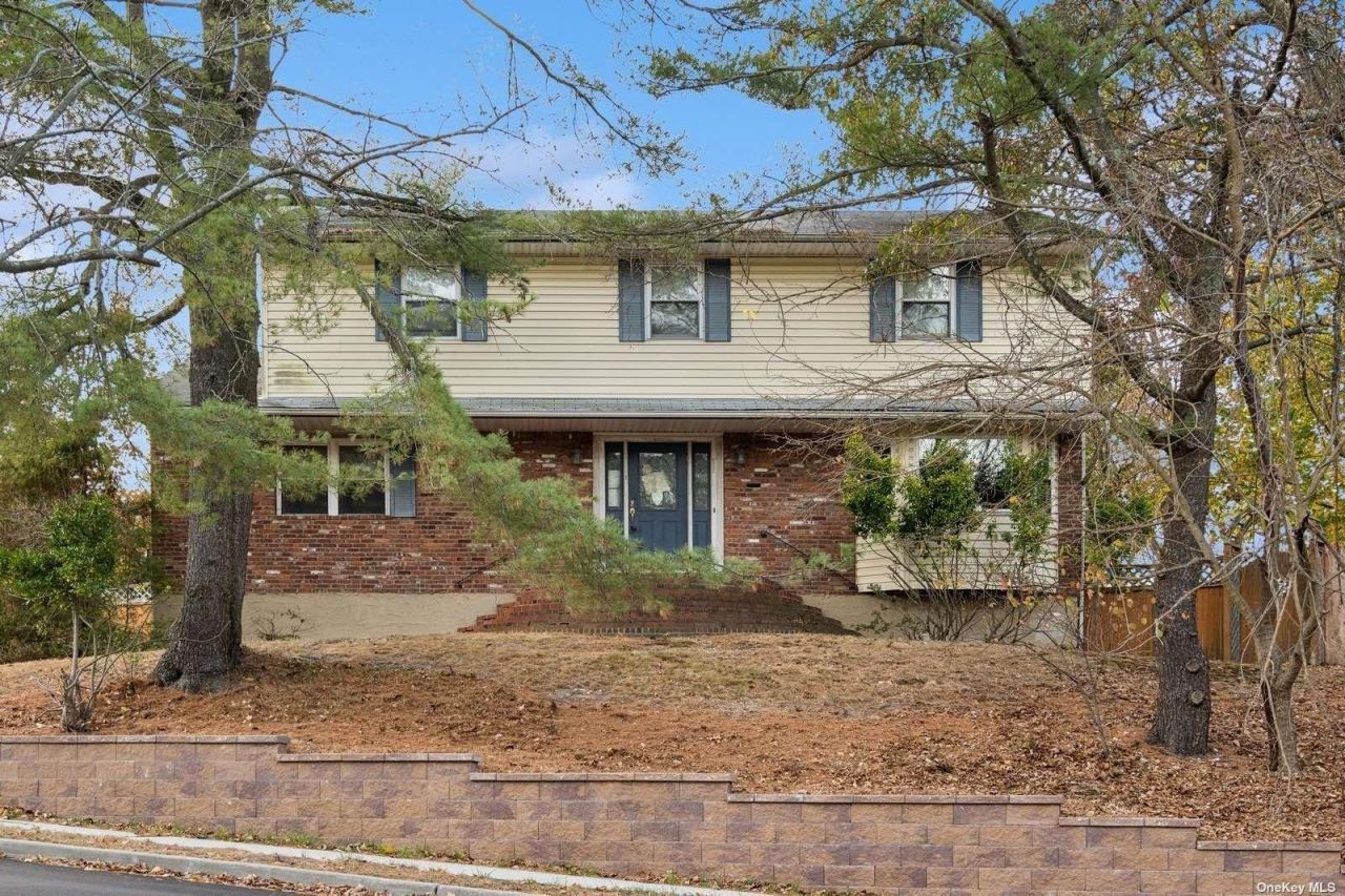 1 Squire Lane , Kings Park, NY 11754 Main Photo