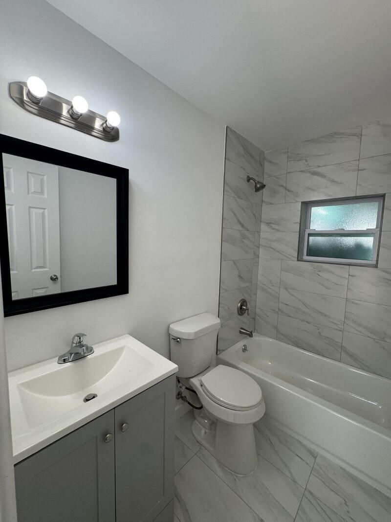 261 NW 81st Street, Unit B, Miami, FL 33150 Photo