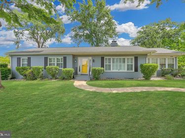 8909 WEIR STREET, MANASSAS, VA 20110