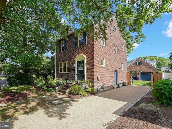 211 E UHLER AVENUE, ALEXANDRIA, VA 22301