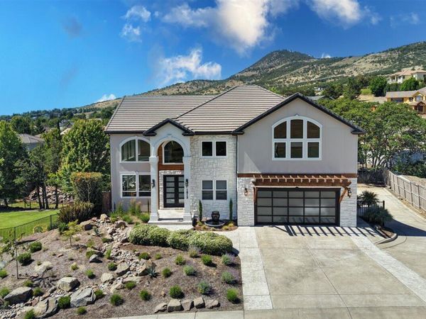 1013 Roxy Ann Road, Medford, OR 97504