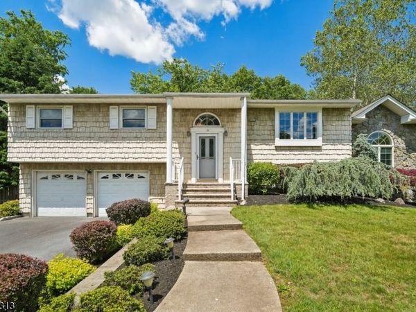 18 Mary Ellen Dr, Edison, NJ 08820