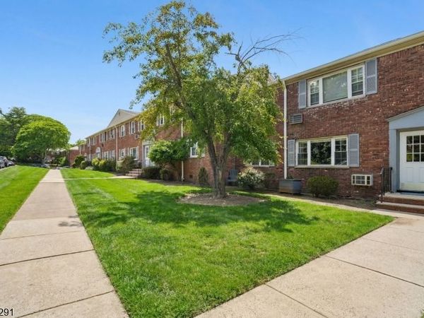 18 Wedgewood Dr, Verona, NJ 07044