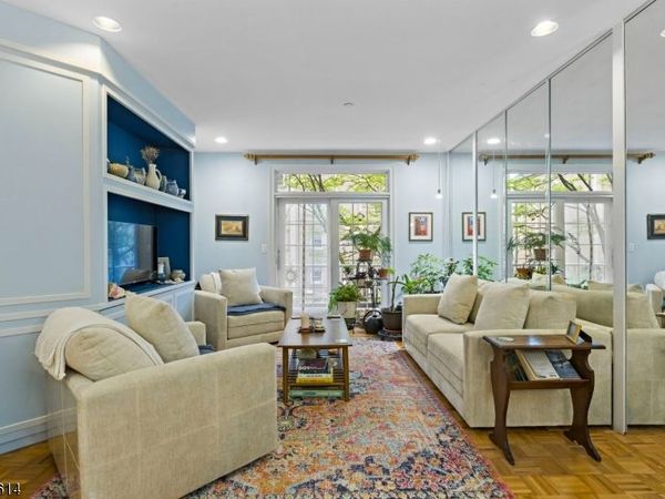 208 Shearwater Ct, Jersey, NJ 07305