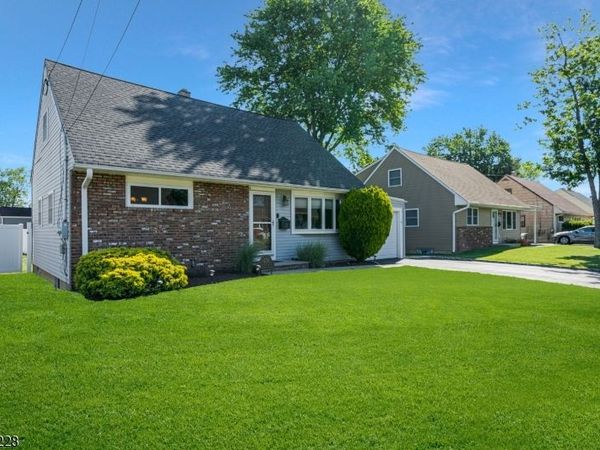 420 Decatur Ave, Middlesex, NJ 08846