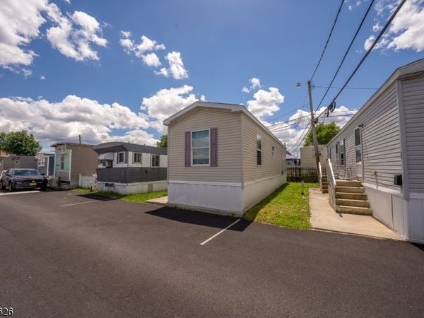 47 Helen Dr, Moonachie, NJ 07074