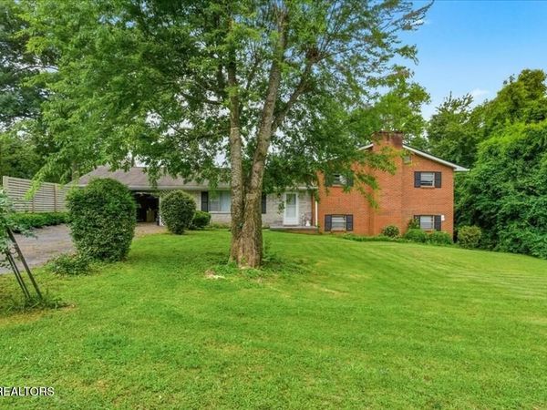 1061 S Linden Drive, Alcoa, TN 37701