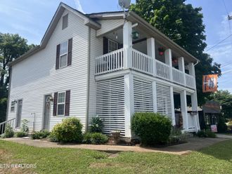 1016-1018 W Broadway Ave Maryville, TN 37801