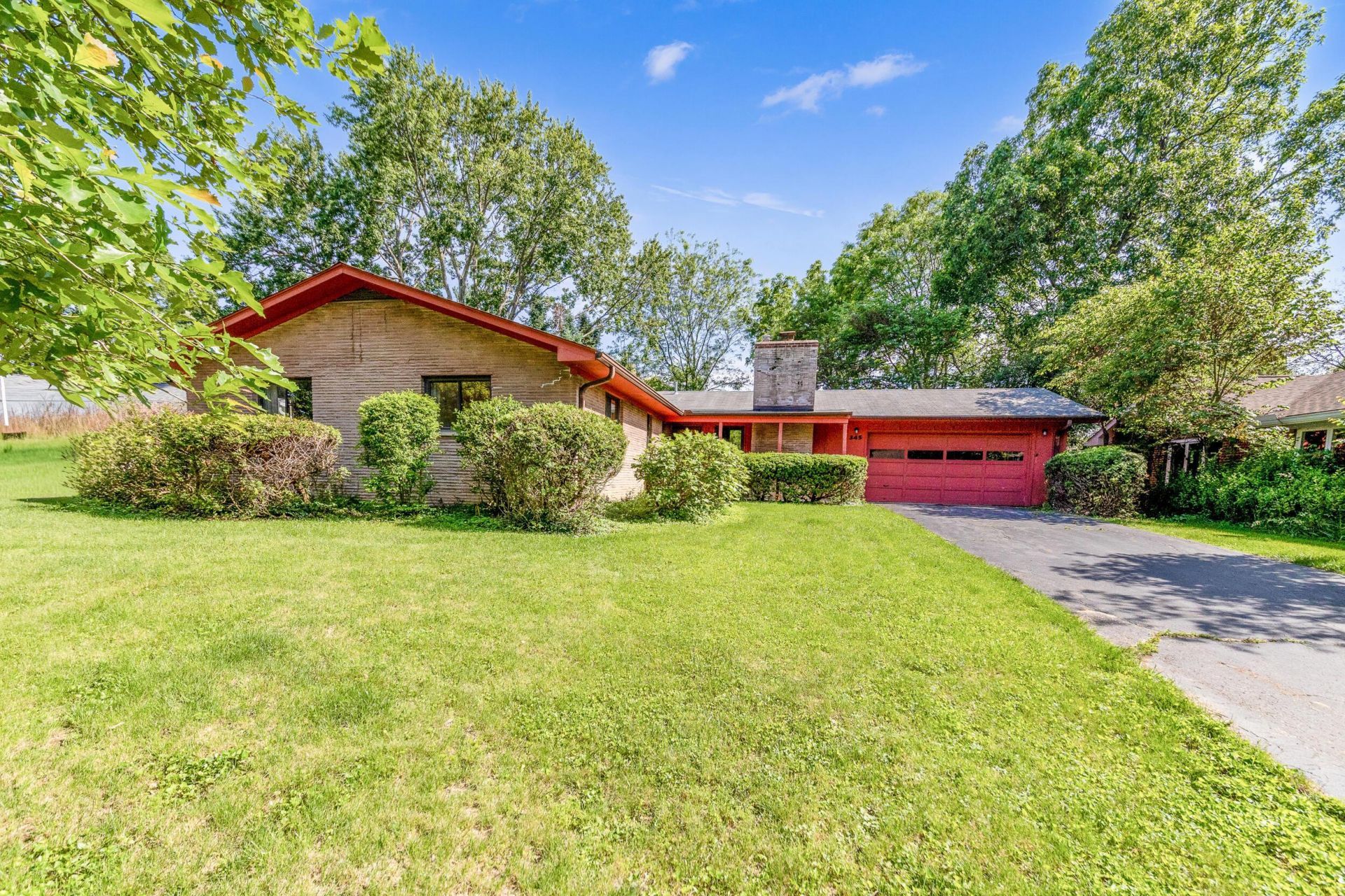 345 Ridgedale Drive N, Worthington, OH 43085 Main Photo
