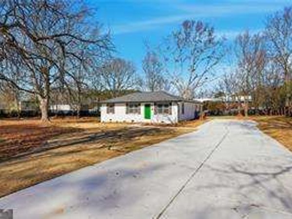 127 Perry Street, Loganville, GA 30052