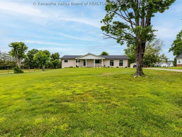 286 Sunnybrook Drive, Hurricane, WV 25526