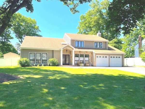 27 Jill Drive , Commack, NY 11725