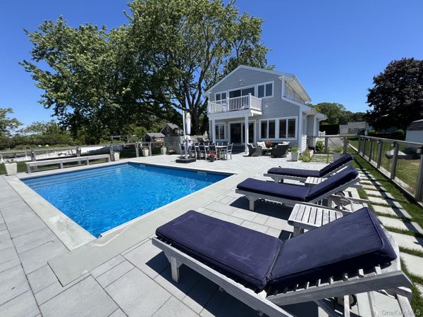 81 Beach Road , Aquebogue, NY 11901