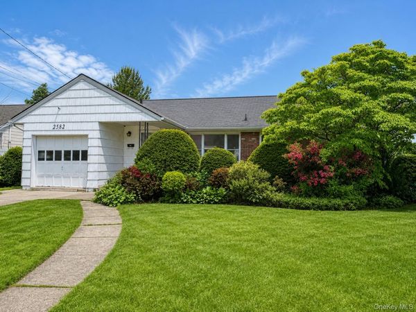 2582 Oceanside Road, Oceanside, NY 11572