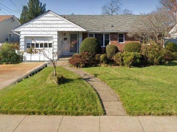 2582 Oceanside Road, Oceanside, NY 11572