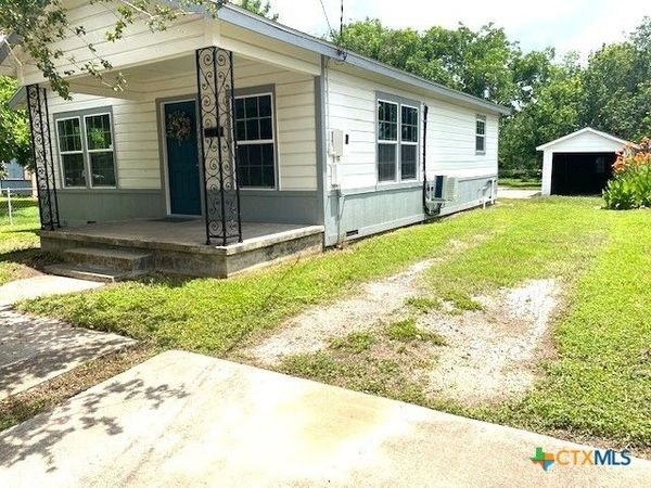 2405 Lone Tree Road, Victoria, TX 77901