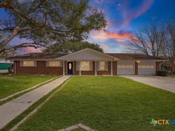 795 Vogel Drive , Lockhart, TX 78644