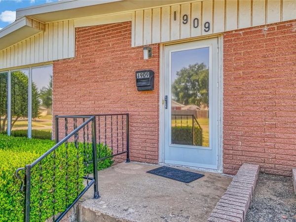 1909 N Flamingo Lane, Altus, OK 73521