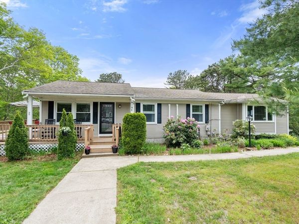 9 Debbies Ln, Barnstable, MA 02648