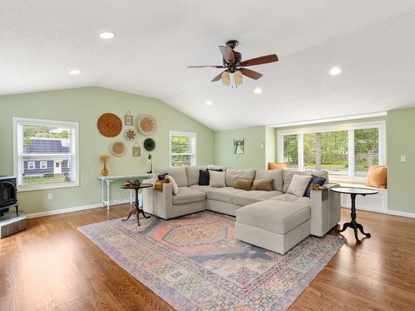 9 Debbies Ln, Barnstable, MA 02648