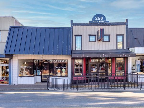 268 5th St , Unit #A&B, Courtenay, BC V9N 1J6