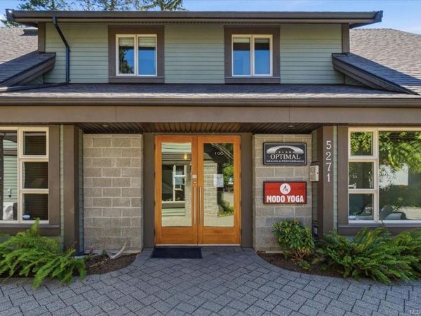5271 Rutherford Rd, Nanaimo, BC V9T 5N9