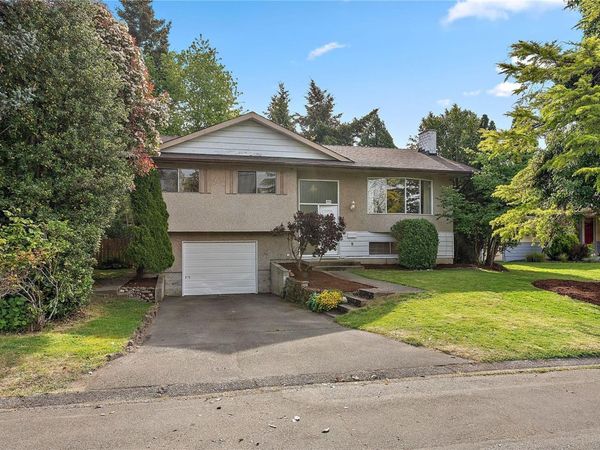 3955 Emerald Pl , Saanich, BC V8P 4T8