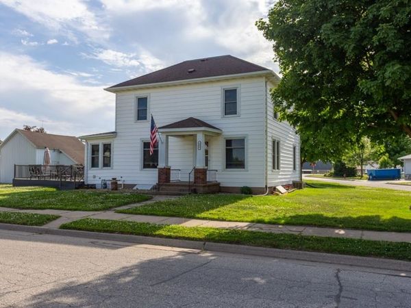 402 SW Buchanan Street, Cascade, IA 52033