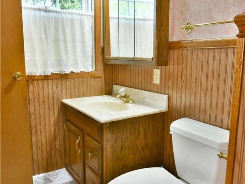 566 Greenleaf Avenue NE, Warren, OH 44484 Photo 10