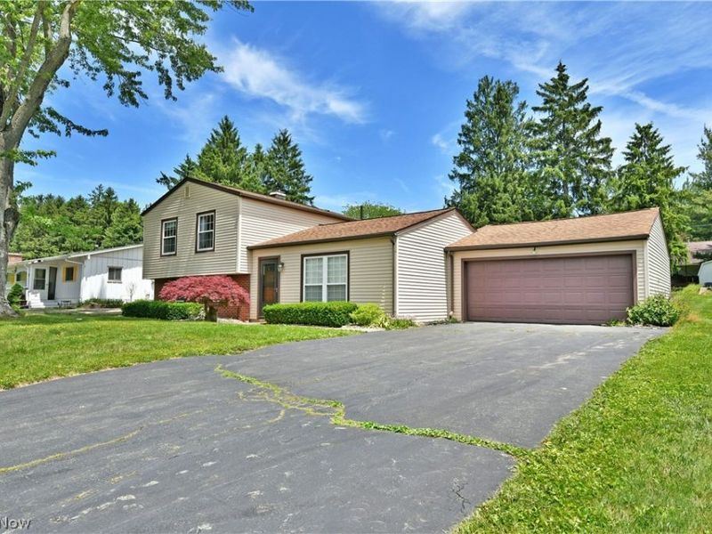 566 Greenleaf Avenue NE, Warren, OH 44484 Photo 2