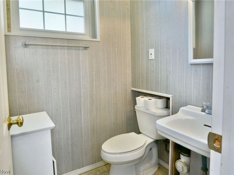 566 Greenleaf Avenue NE, Warren, OH 44484 Photo 38