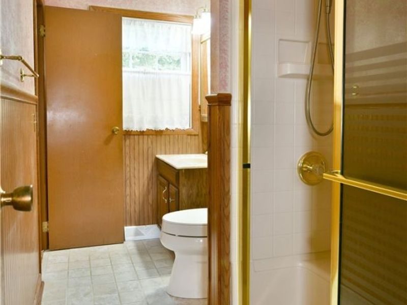 566 Greenleaf Avenue NE, Warren, OH 44484 Photo 8