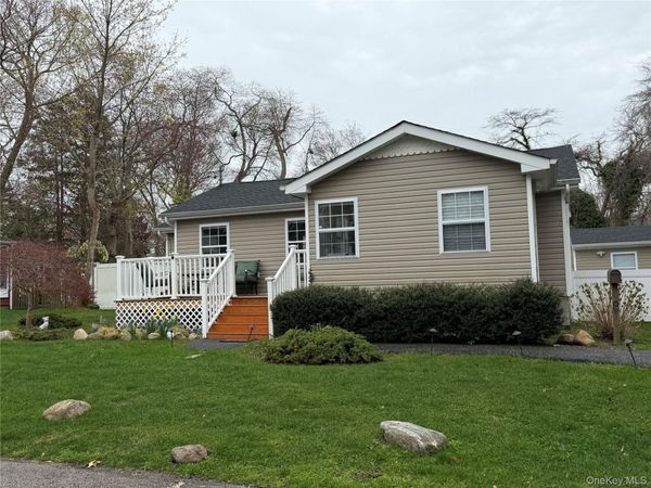 8 Castle Street , East Patchogue, NY 11772