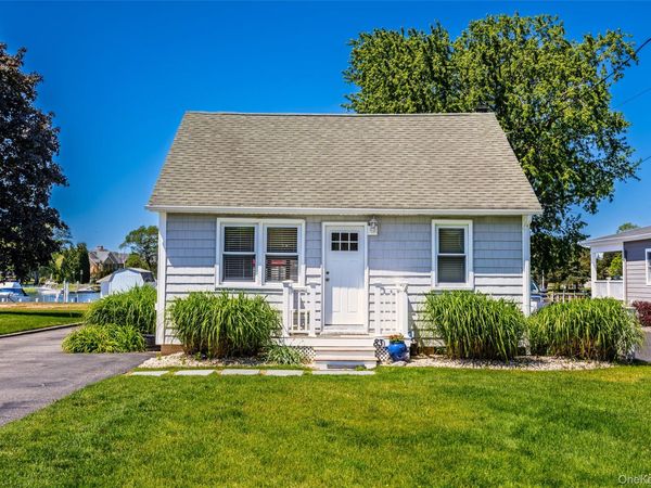 83 Beach Road , Aquebogue, NY 11901