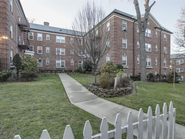 19 Schenck Avenue, Unit 1G, Great Neck, NY 11021