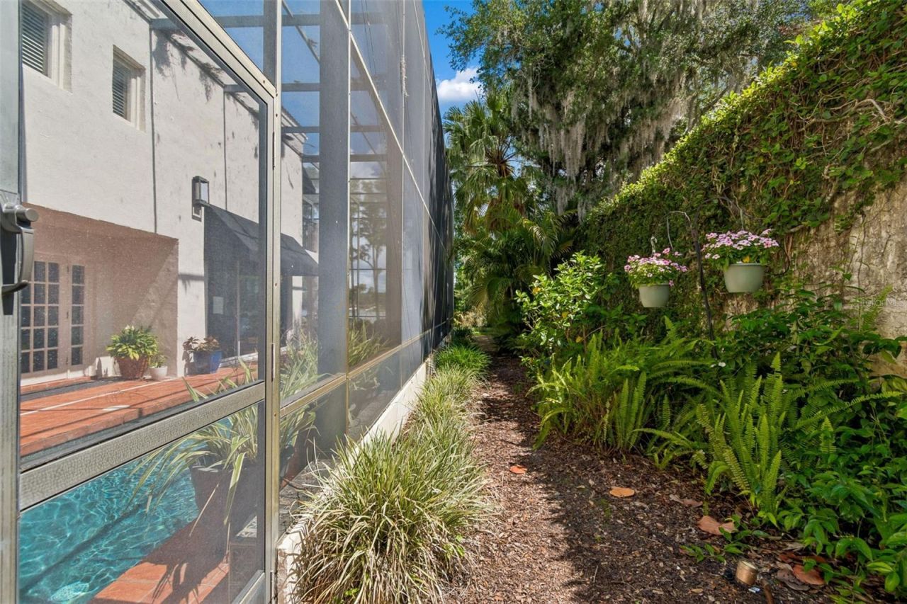 3133 Lake Ellen Drive, Tampa, FL 33618 Photo