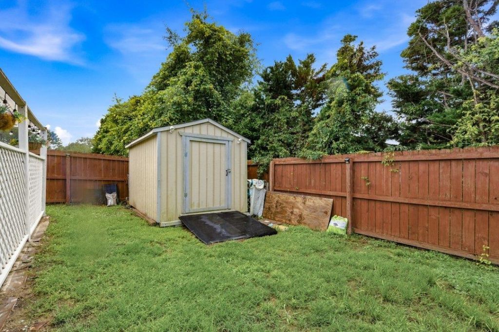 2902 Silver Leaf Circle  Photo 18