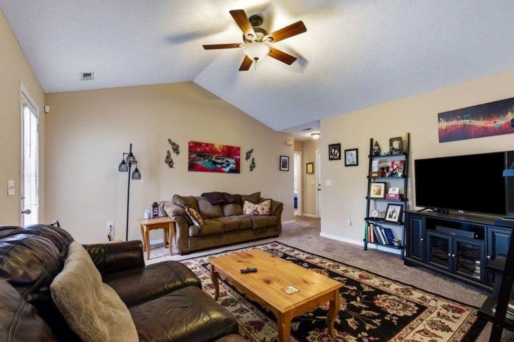 2902 Silver Leaf Circle  Photo 4