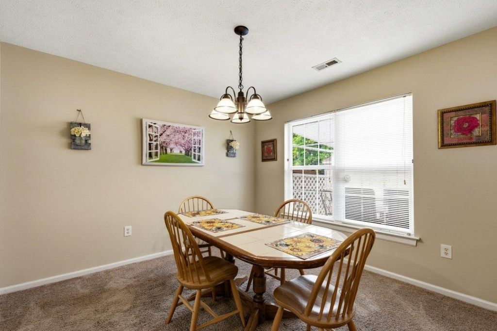 2902 Silver Leaf Circle  Photo 6