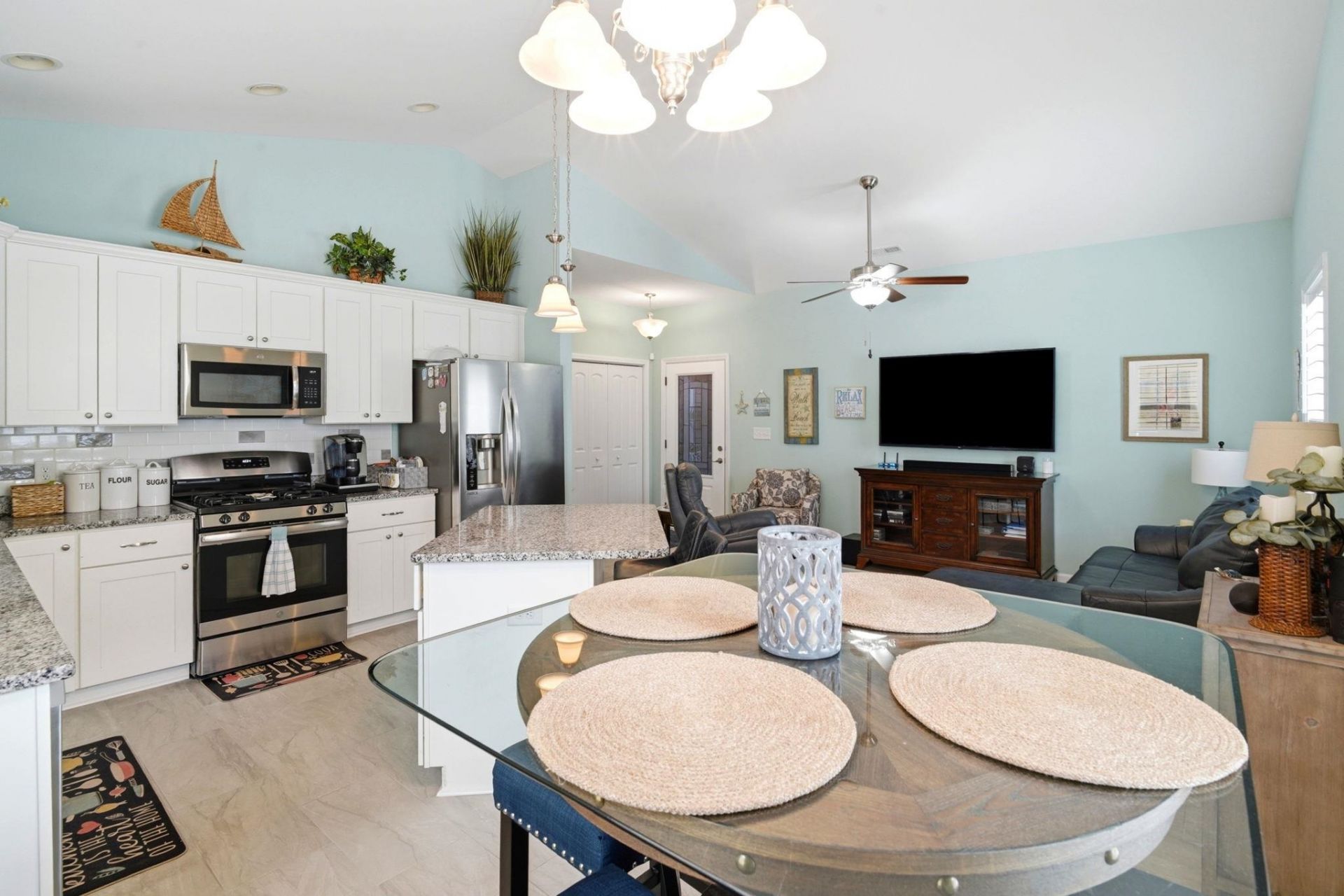 4350 Grande Harbour Blvd.  Photo 8