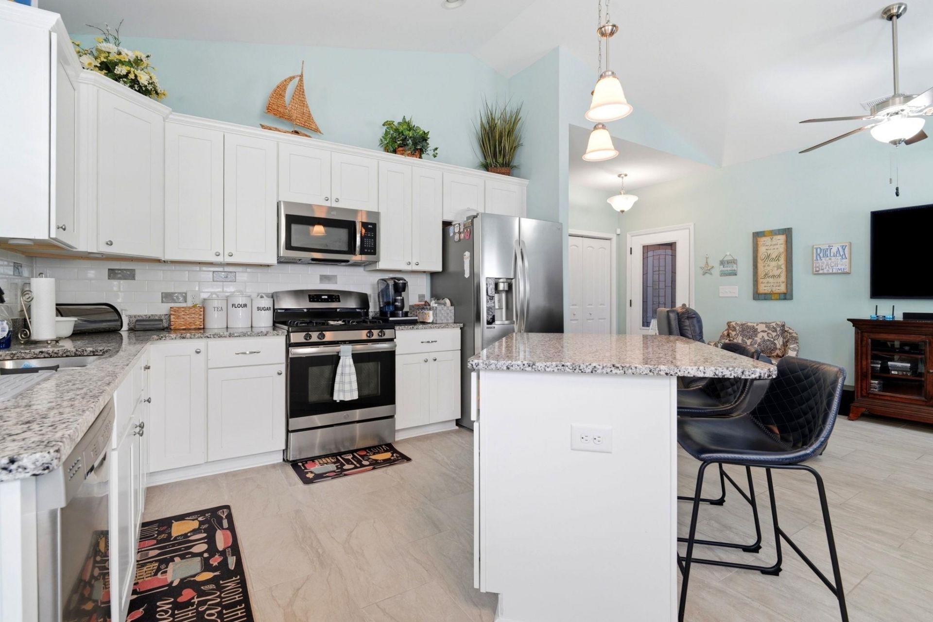 4350 Grande Harbour Blvd.  Photo 9