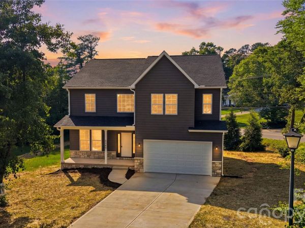 1147 10th Street Lane NW, Hickory, NC 28601
