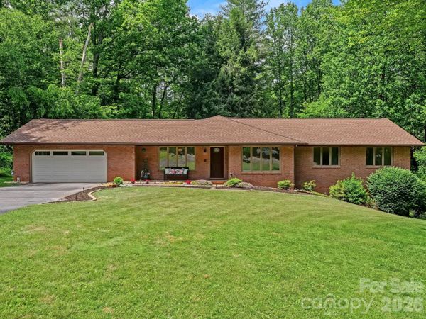 11 Grenadier Court , Candler, NC 28715