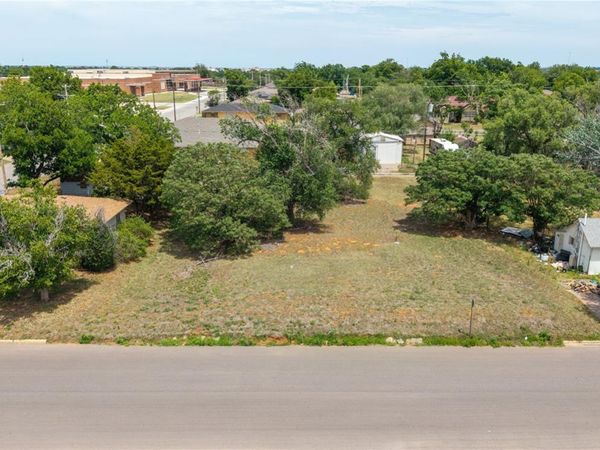 416 N Illinois Street, Weatherford, OK 73096