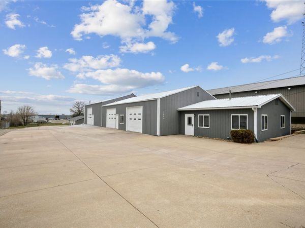 1620 West Post Rd SW , Cedar Rapids, IA 52404
