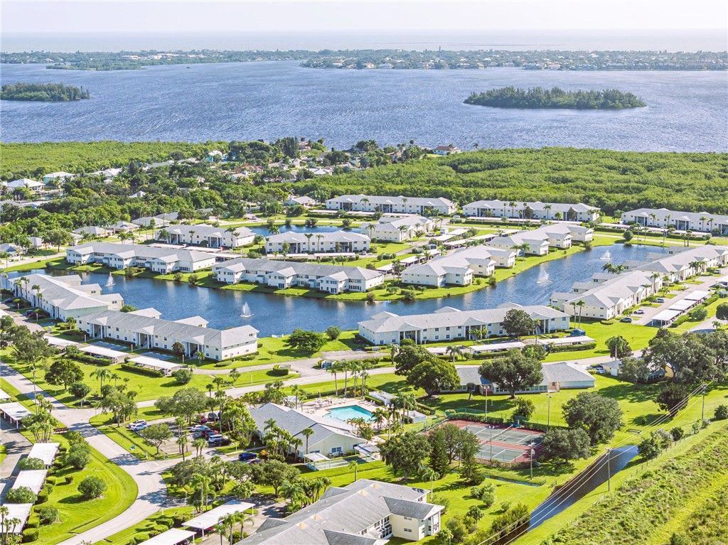 464 Grove Isle Circle, Unit 464, Vero Beach, FL 32962 Photo