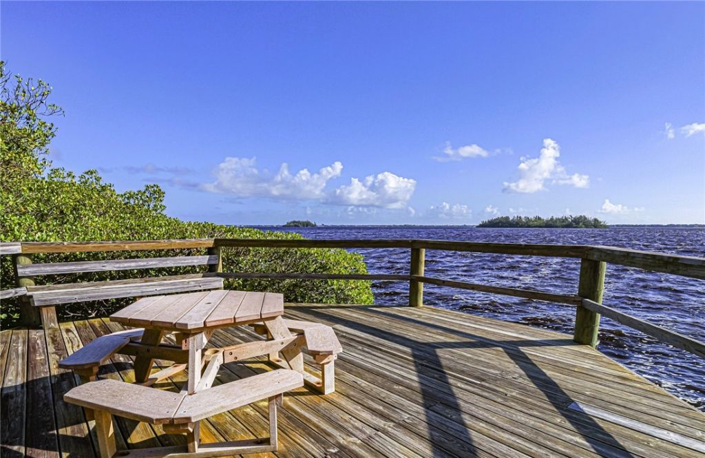 464 Grove Isle Circle, Unit 464, Vero Beach, FL 32962 Photo