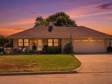 416 NW Woodland Dr, Lawton, OK 73505