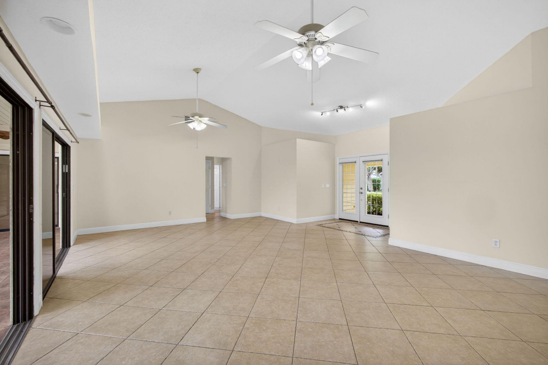 10420 SE Jupiter Narrows Drive, Hobe Sound, FL 33455 Photo
