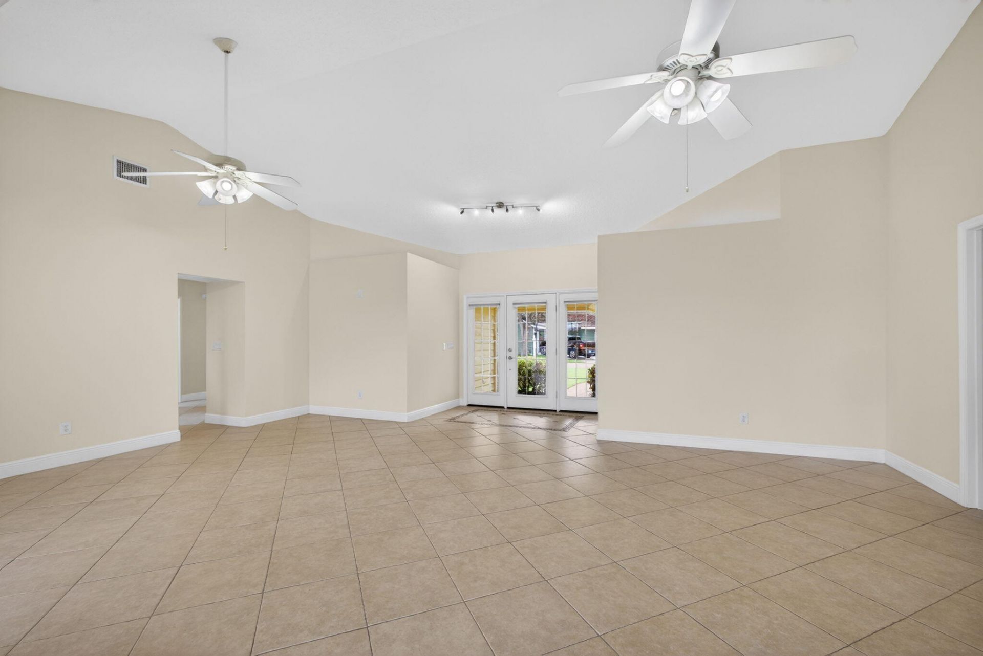 10420 SE Jupiter Narrows Drive, Hobe Sound, FL 33455 Photo